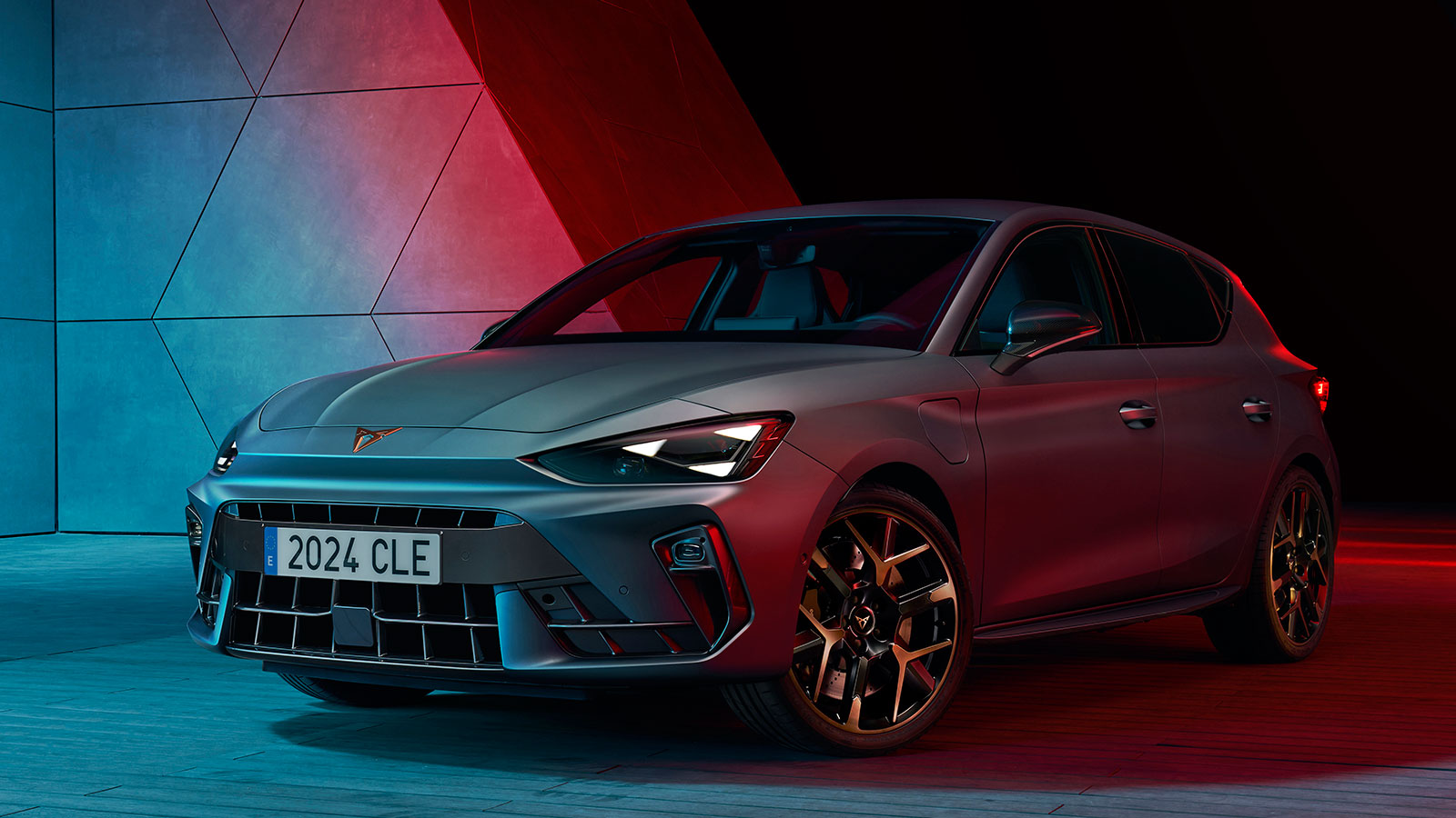 Με νέα εμφάνιση και ισχυρότερα τα ανανεωμένα CUPRA Formentor και Leon